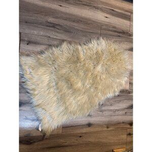 Faux Fur Sheepskin Area Rug 100% Polyester Shaggy Soft Beige Floor Carpet 45"×24